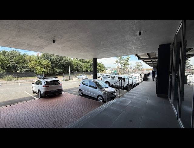 650M² OFFICE TO LET IN RIVERSIDE